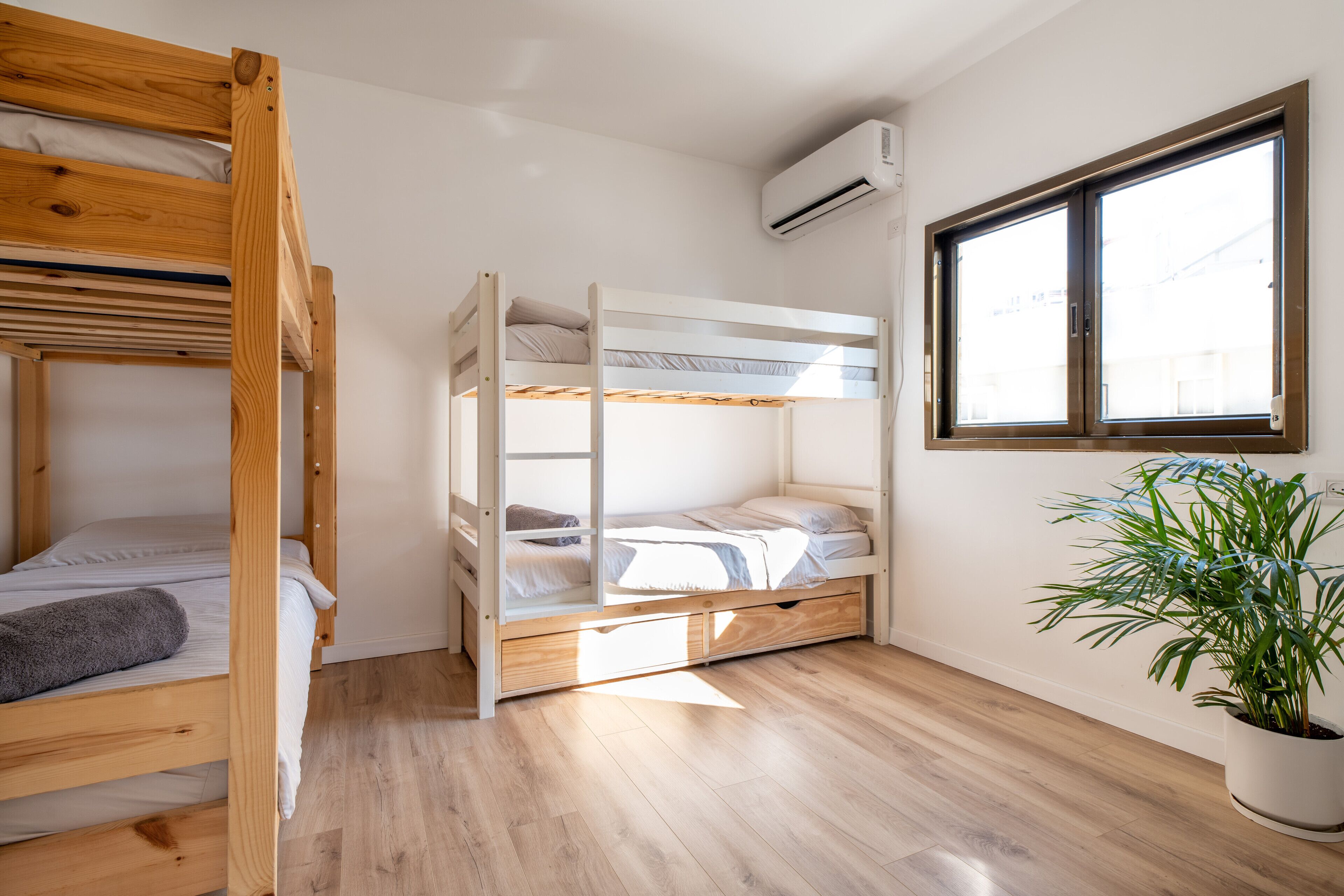 4 bedrooms, WiFi, bed sheets