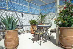 Free daily local cuisine breakfast 