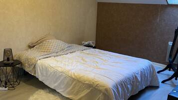 2 slaapkamers, een strijkplank/strijkijzer, wifi, beddengoed