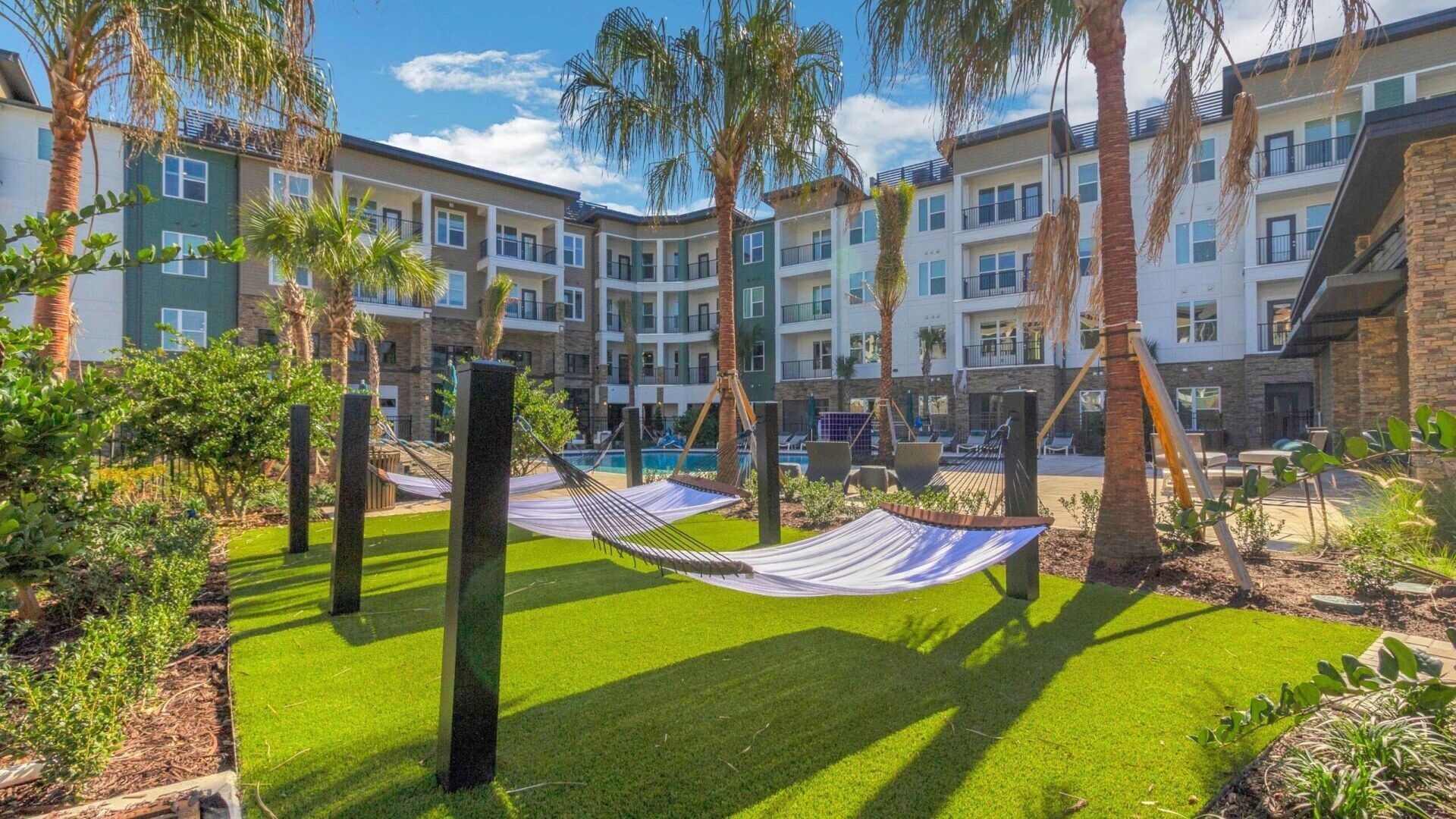 Barsala l Stunning 2BD, Pool & Fitness Center