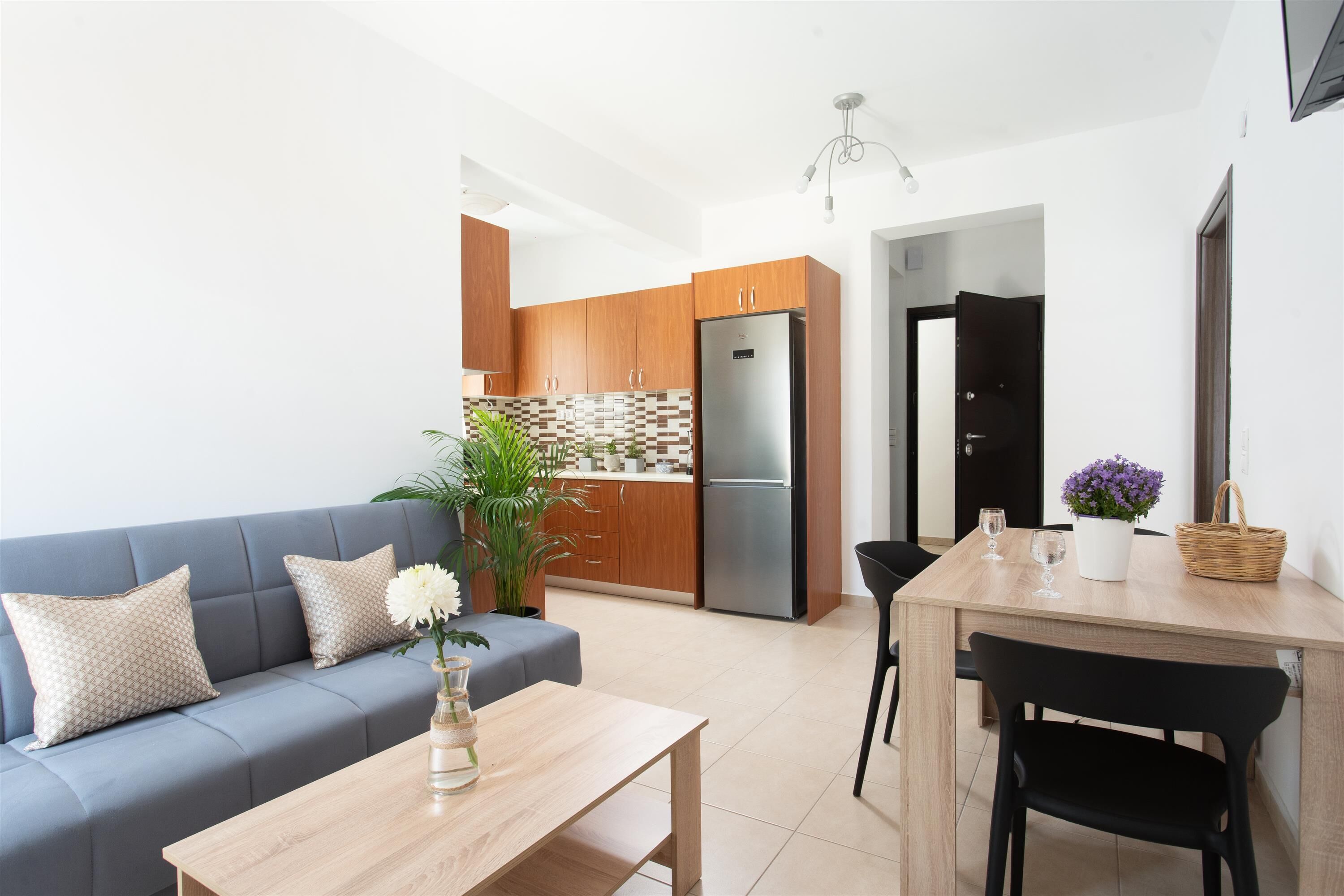 Comfort Suite, Balcony, Sea View | Living area | 28-inch LED TV with digital channels