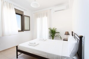 Comfort Suite, Balcony, Sea View | Laptop workspace, soundproofing, iron/ironing board, free WiFi