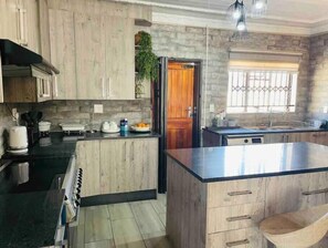 Private kitchen - Terry’s Cozy Gem (Germiston)