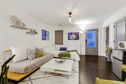 Contemporary Suite in Trendy Atlanta Neighborhood