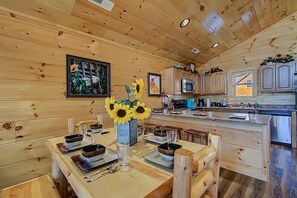 Dining - Family Cabin w/ Game Room In Heart Of Pigeon Forge (Pigeon Forge)