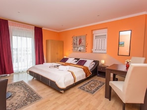 Classic Studio, 1 King Bed, Non Smoking, Sea View | In-room safe, soundproofing, iron/ironing board, free WiFi - Villa Valentina (Zadar)