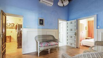 3 slaapkamers, een strijkplank/strijkijzer, wifi, beddengoed