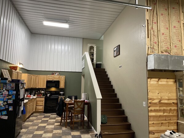 Interior - SOLAR ECLIPSE! Lodge on10ac open field. 4 bed, 1 bath. Family/Pet friendly (Poplar Bluff)