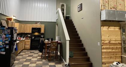 SOLAR ECLIPSE! Lodge on10ac open field. 4 bed, 1 bath. Family/Pet friendly