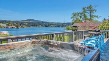 Tina de hidromasaje al aire libre