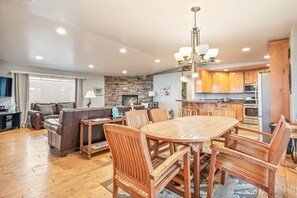 Interior - Pampered by the Pacific in Roads End (Lincoln City)