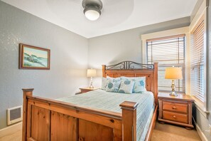 4 bedrooms, iron/ironing board, WiFi, bed sheets