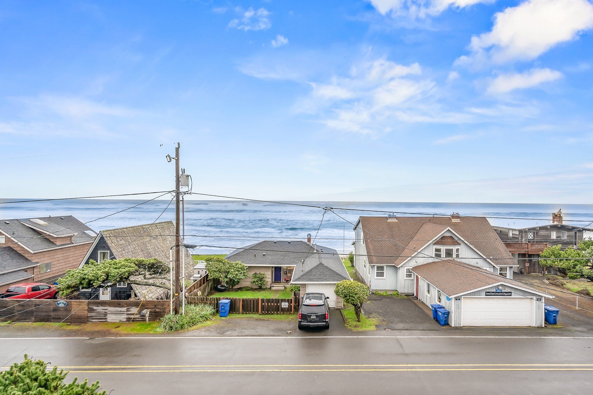 Pampered by the Pacific ~Walk to Beach w/ spa and views~