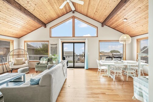 Salt & Serenity - Walk to the Beach