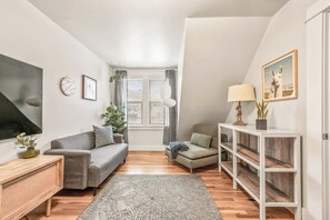 TV, fireplace, DVD player - Sand Dollar in Olivia Beach (Lincoln City)