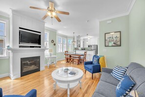 TV, fireplace, DVD player - Sand Dollar in Olivia Beach (Lincoln City)