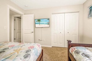 4 makuuhuonetta, silitysrauta/-lauta, vauvan matkasänky, Wi-Fi