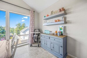 Interior - The Flip Flop Inn - Walk to the Beach (Lincoln City)