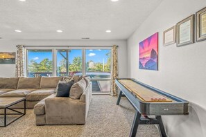 Fernseher, Videospiele, DVD-Player, Videothek