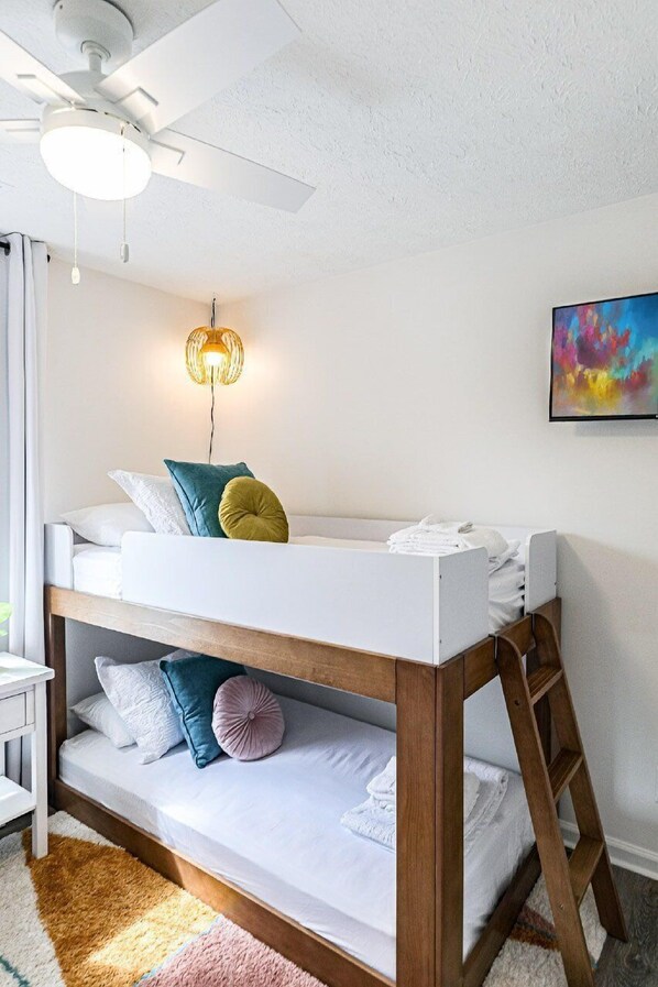 3 chambres, fer et planche à repasser, Wi-Fi gratuit, draps fournis