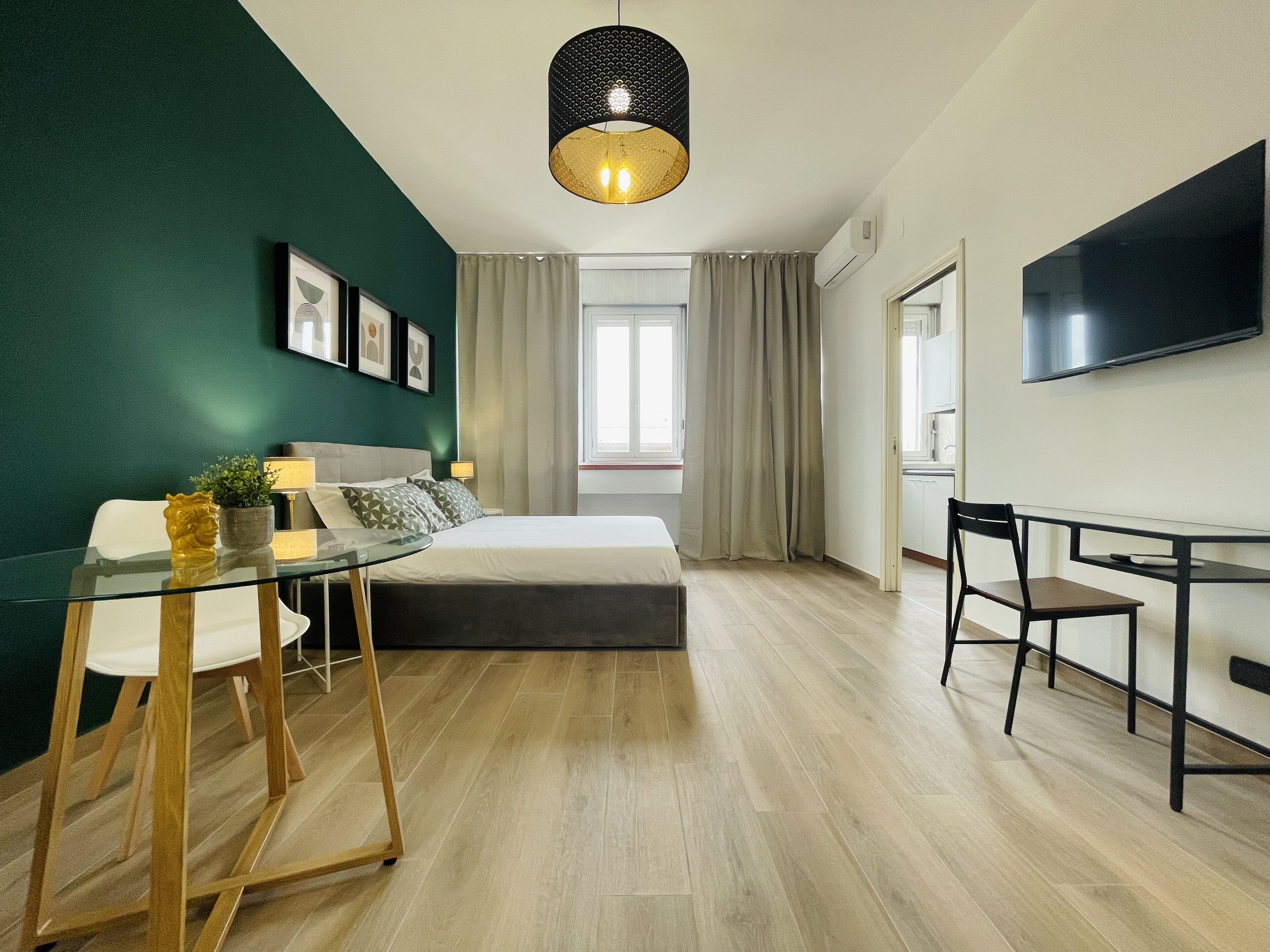 1 soverom, skrivebord, strykejern/-brett og wi-fi (inkludert)