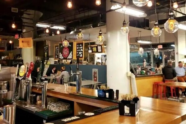 Bar (on property) - Sun-Drenched Apartment in City Unit B (Baltimore)