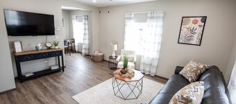 Queen Bed W/ W&D - Perfect for Travel Nurses!