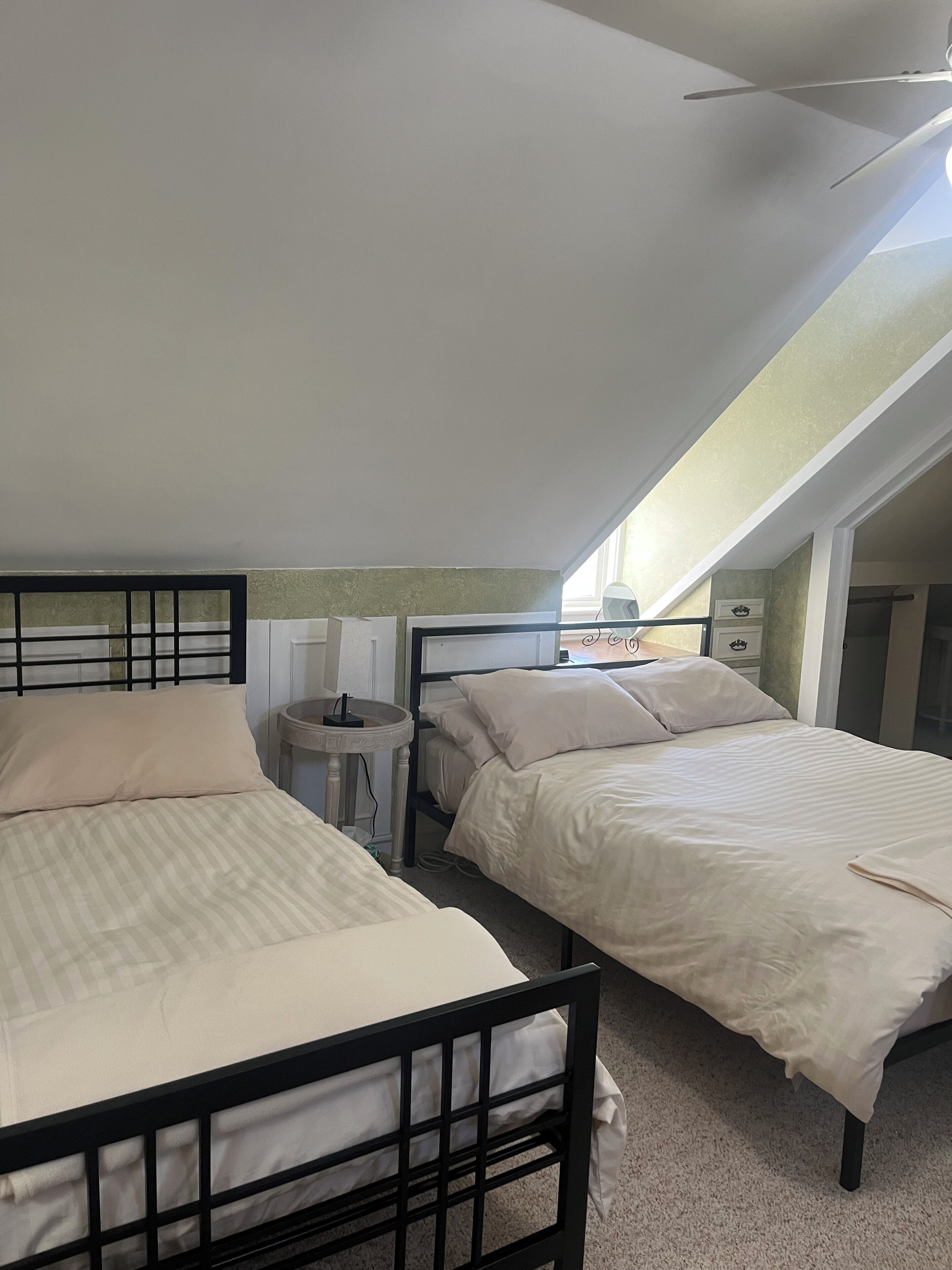 Dobbeltrom for 1 person – comfort, ikke-røyk | Sengetøy av topp kvalitet og senger med overmadrass