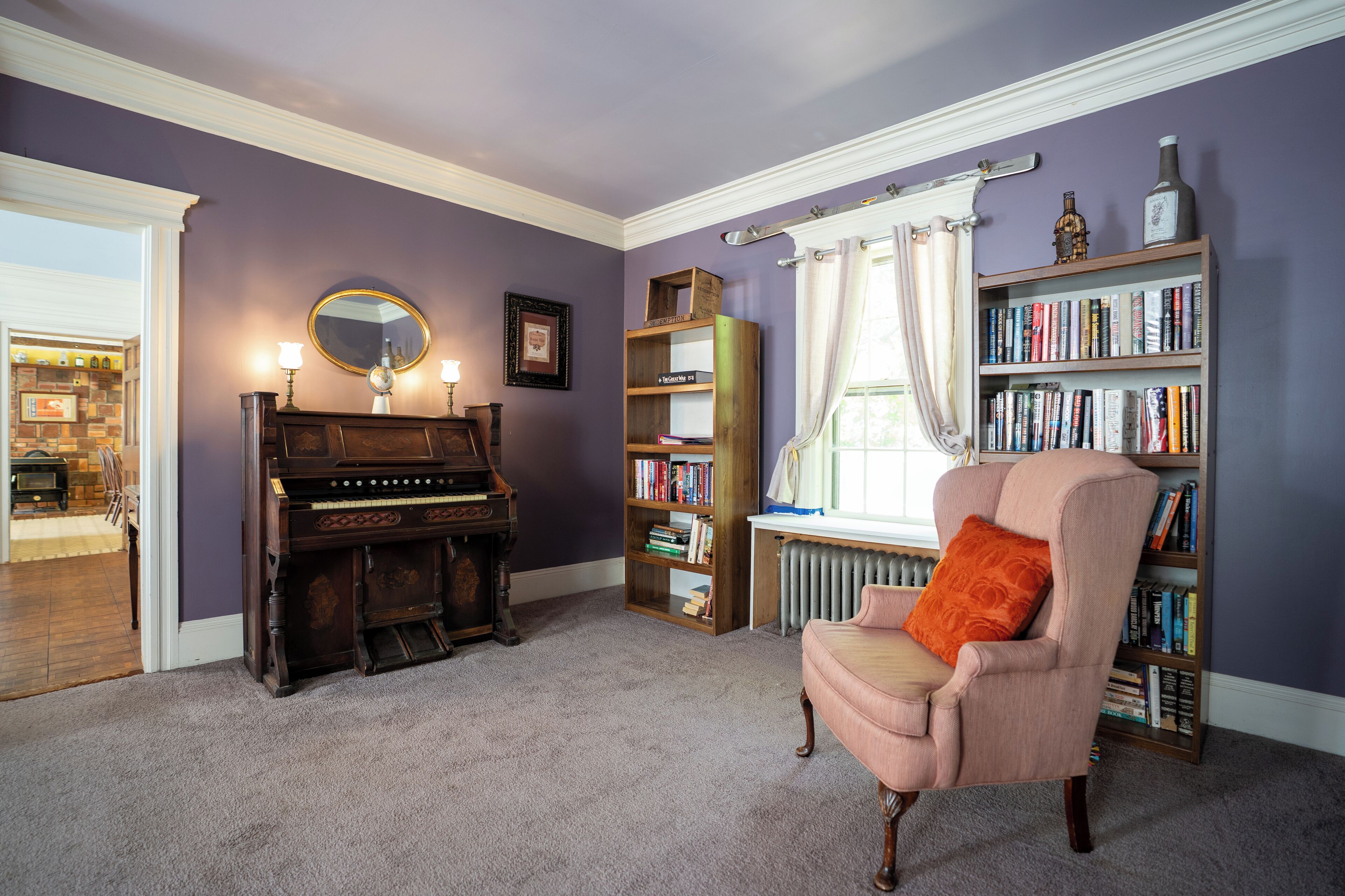 32 インチのスマートテレビ (ケーブル放送視聴可)、ストリーミングサービス