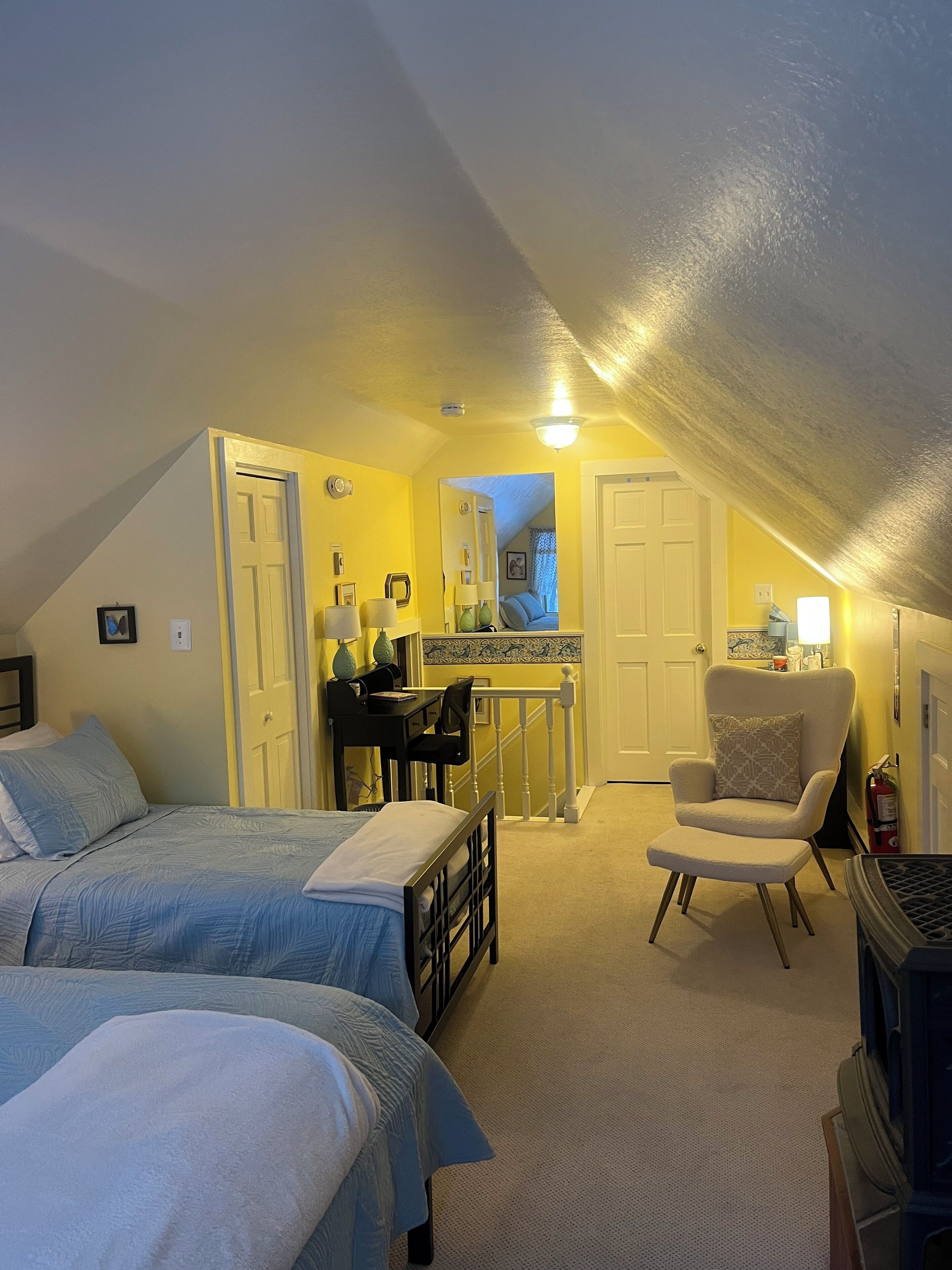 Rom – premium, hageutsikt | Sengetøy av topp kvalitet og senger med overmadrass