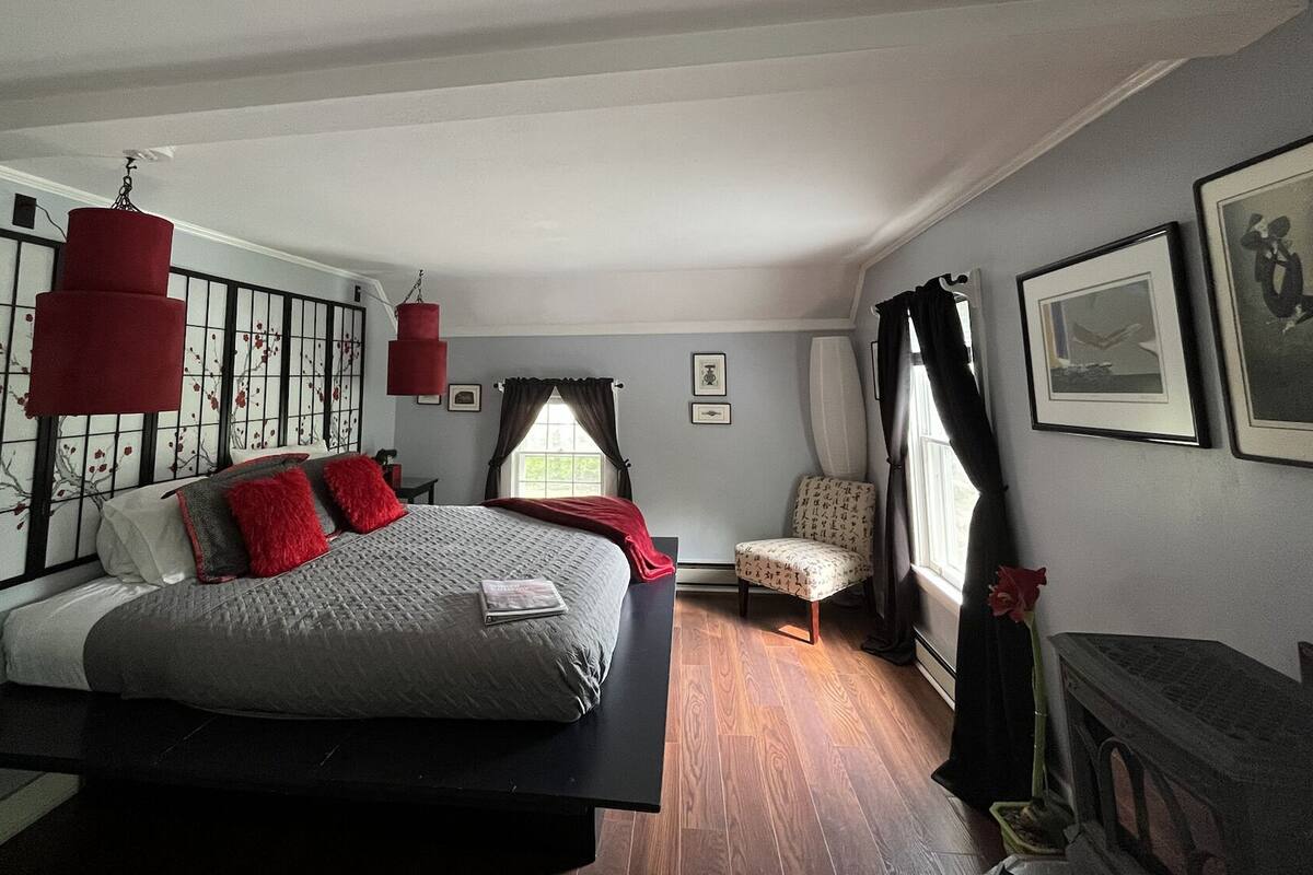 Kamar Romantis, pemandangan kebun | Seprai premium, bantalan ekstra lembut, dan setrika/meja setrika