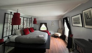 Romantisk rom, hageutsikt | Sengetøy av topp kvalitet og senger med overmadrass