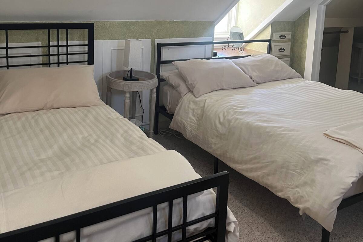 Dobbeltrom for 1 person – comfort, ikke-røyk | Sengetøy av topp kvalitet og senger med overmadrass