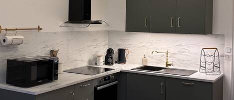 Fridge, microwave, oven, stovetop