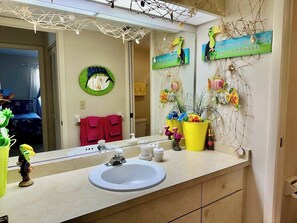 Bathroom - 721 Estuary - Condo 2 Bedroom / 2 Bath, maximum occupancy of 4 people. Distance to the Beach: 5 min drive Community pool. (Bradenton)