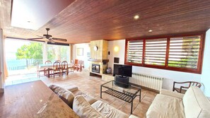 TV, fireplace - Amazing View Costa Brava (Lloret de Mar)