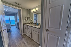 2 habitaciones, tabla de planchar con plancha, internet y ropa de cama 