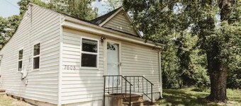 One Acre Hideaway w/ Fire Pit & Soaking Tub