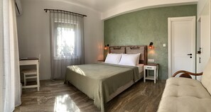 Deluxe Double Room, Patio | Premium bedding, minibar, laptop workspace, free WiFi - Zeytinlibahçe Konukevi (Bozcaada)