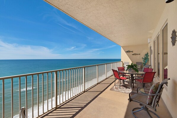 Outdoor dining - Unit 1606: 16th Floor (Panama City Beach)