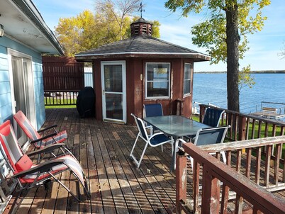 2 BR. cabin w/ 150' lakeshore on Big Stone Lake. Property has gorgeous views!