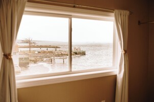 Family Double Room | Free WiFi, bed sheets