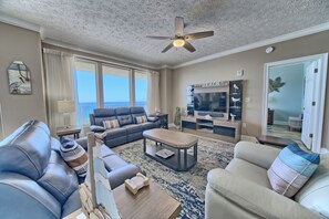 テレビ、DVD プレーヤー