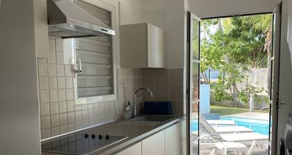 Macassi 3BR beach house, steps to the beach & private pool - cistern