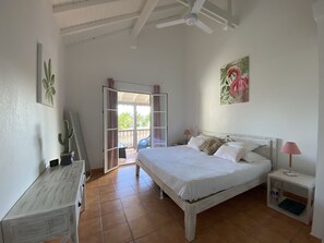 3 dormitorios, caja fuerte, tabla de planchar con plancha