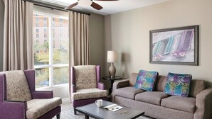 A hotel room with two armchairs, a sofa, a coffee table, and a painting on the wall. - 3Bed/2Bath Vegas Paradise at Grand Desert!! (Las Vegas)