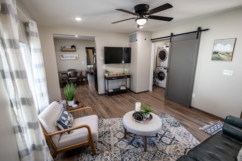 Near St. Francis Med - Easy Access to I-135 W/ W&D
