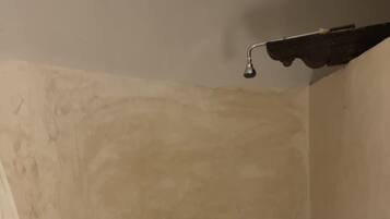 Dusche, Handtücher, Toilettenpapier