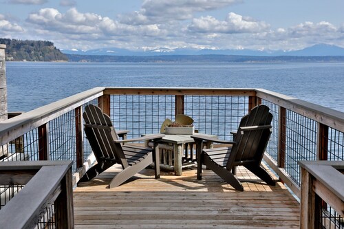 Waterfront one bedroom condo - private deck offering spectacular views