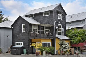 Exterior - Two-story townhouse just steps from the waters edge with a private deck. Perfect accommodations for families. Recently remodeled. Beautifully appointed (Langley)